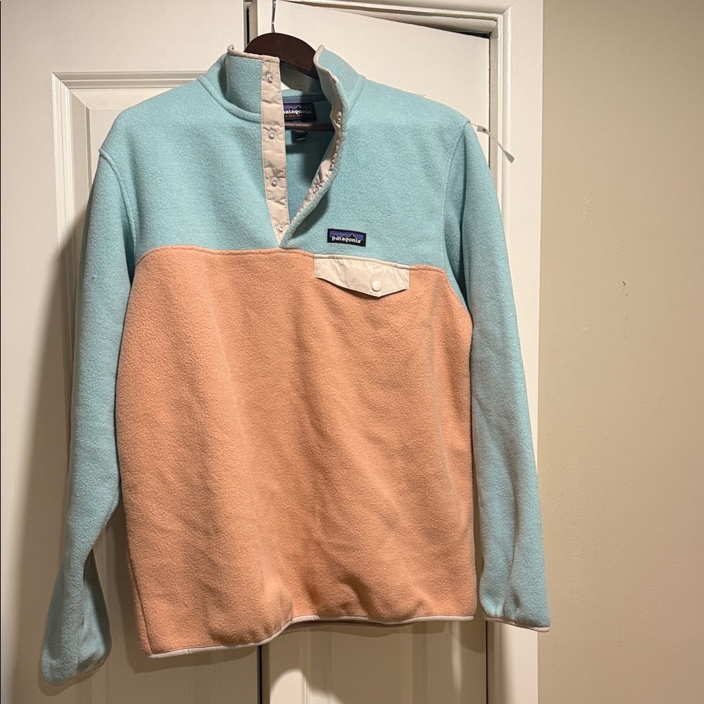 Patagonia Women’s  Two-Tone Zip synchilla Fleece — Light Blue & Peach